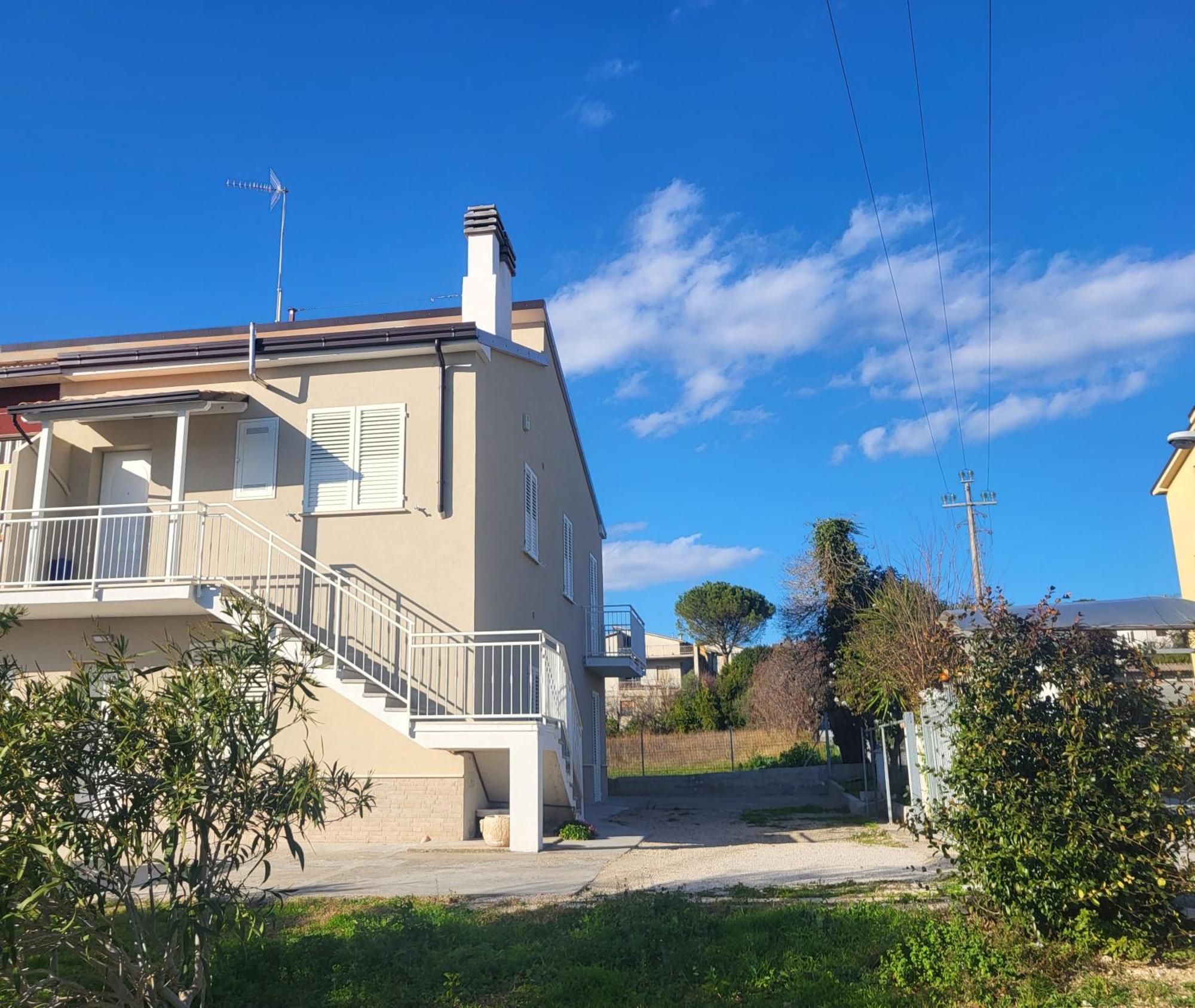 Casa Degli Ulivi - Apartment B Porto San Giorgio Ngoại thất bức ảnh
